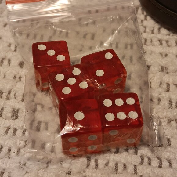 NIOB Leatherette faux black leather w/ red velvet lining dice cup & 5 red dice - Picture 5 of 11